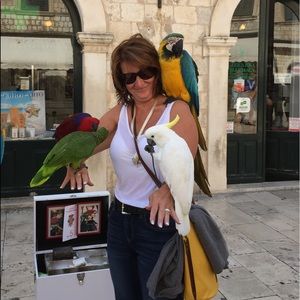 Meet your Posher, Carla